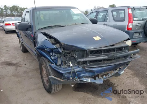 2002 Chevrolet S-10 Ls from USA, damaged, VIN 1GCDT19W928261301
